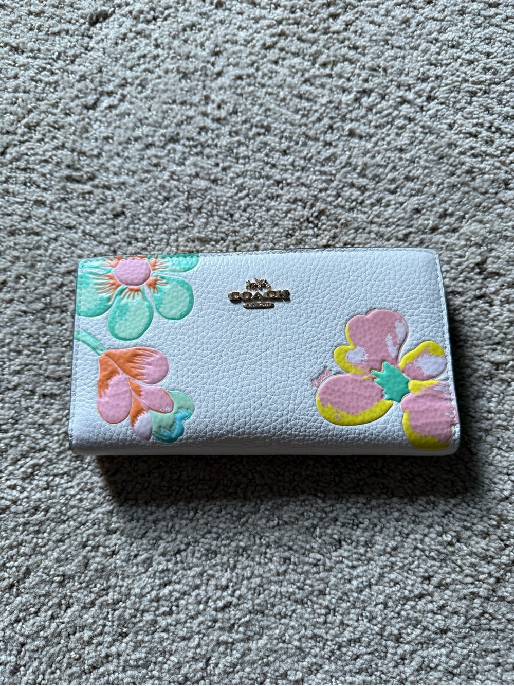 Coach leather Dreamy Chalk zip wallet